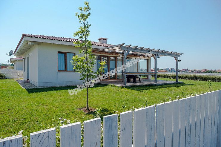 Шикарные дома с видом на море на продажу в курорте Лозенец