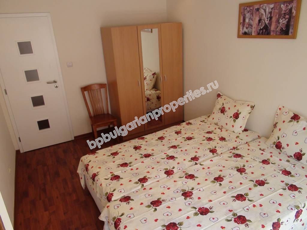 Меблированная трехкомнатная квартира на продажу недалеко от центра курорта Солнечный Берег