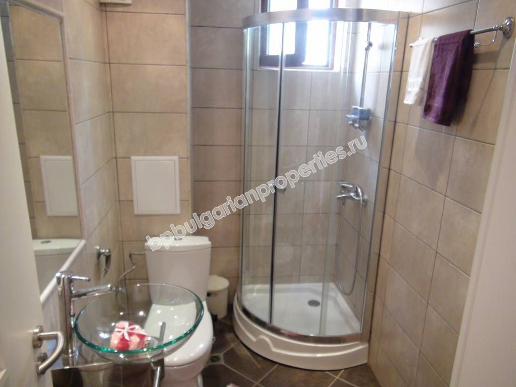 Меблированная трехкомнатная квартира на продажу недалеко от центра курорта Солнечный Берег