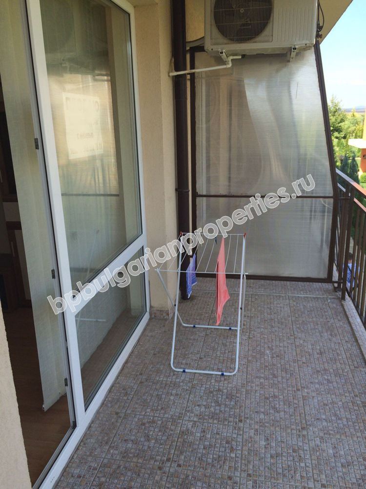 Просторная меблированная студия близко к морю на продажу в курорте Солнечный Берег