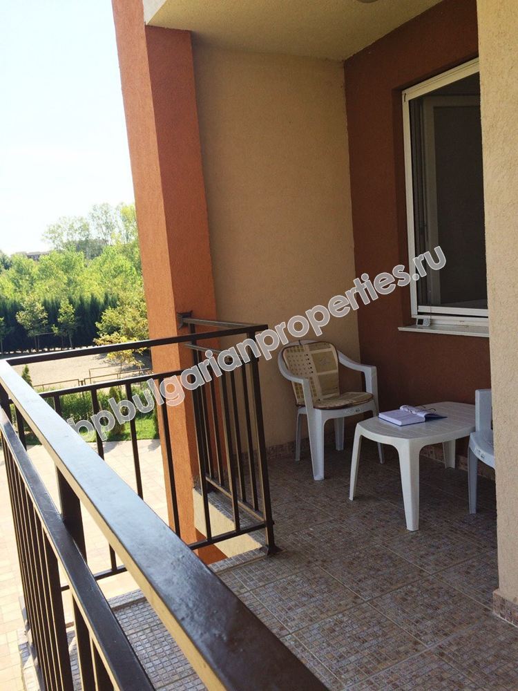 Просторная меблированная студия близко к морю на продажу в курорте Солнечный Берег