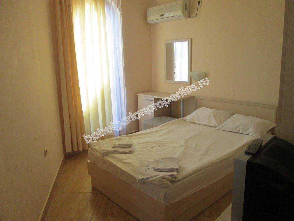 Большая меблированная  квартира с 2 спальнями в центре Солнечного Берега