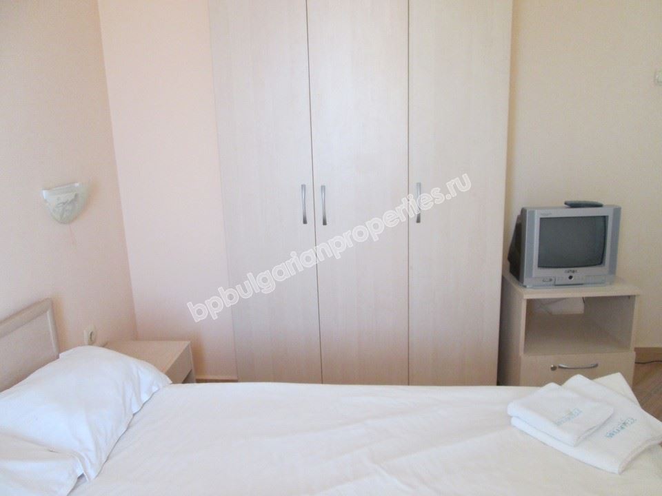 Большая меблированная  квартира с 2 спальнями в центре Солнечного Берега