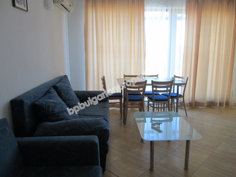 Большая меблированная  квартира с 2 спальнями в центре Солнечного Берега