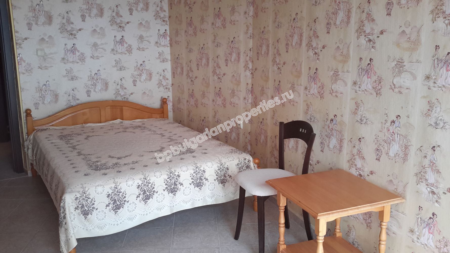 На продажу меблированная двухкомнатная квартира на первой линии моря в квартале города Бургас  - Сарафово