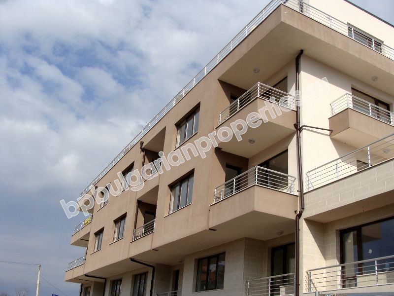 Двухкомнатная квартира на продажу в новом здании в квартале Сарафово