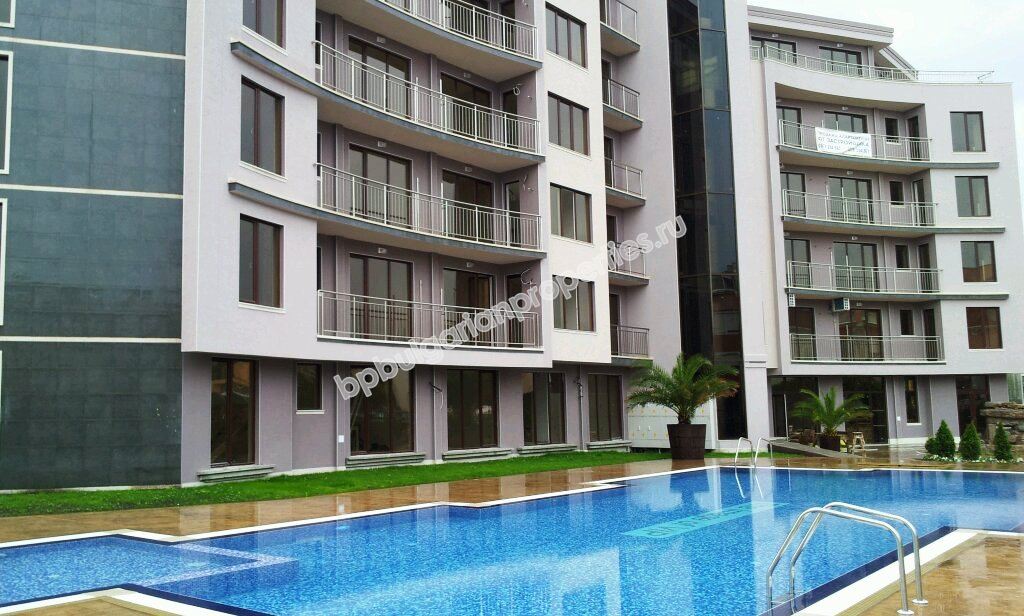 Трехкомнатная меблированная квартира близко к пляжу на продажу в курорте Солнечный берег