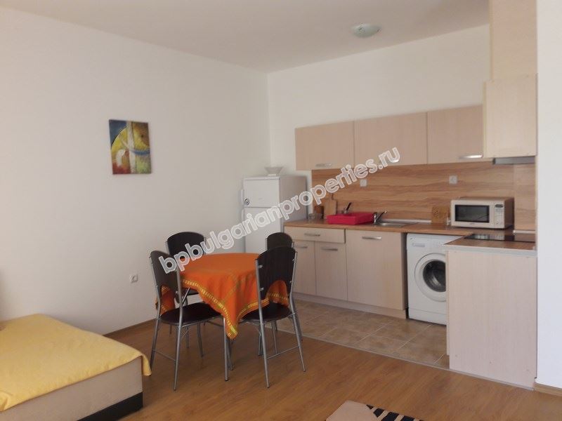 Большая однокомнатная квартира с мебелью близко от пляжа в Бяла Большая однокомнатная квартира с мебелью близко от пляжа в Бяла