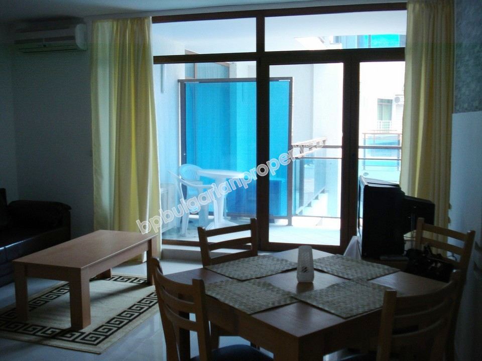 Двухкомнатная квартира с одной спальней в центре курорта Солнечный берег