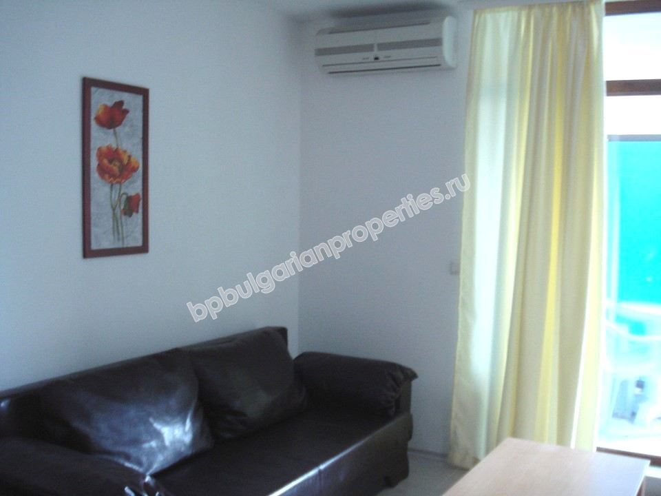 Двухкомнатная квартира с одной спальней в центре курорта Солнечный берег