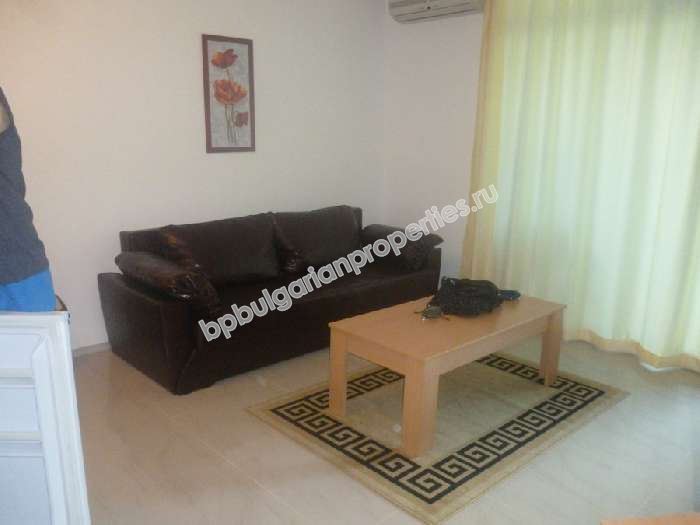 Двухкомнатная квартира с одной спальней в центре курорта Солнечный берег