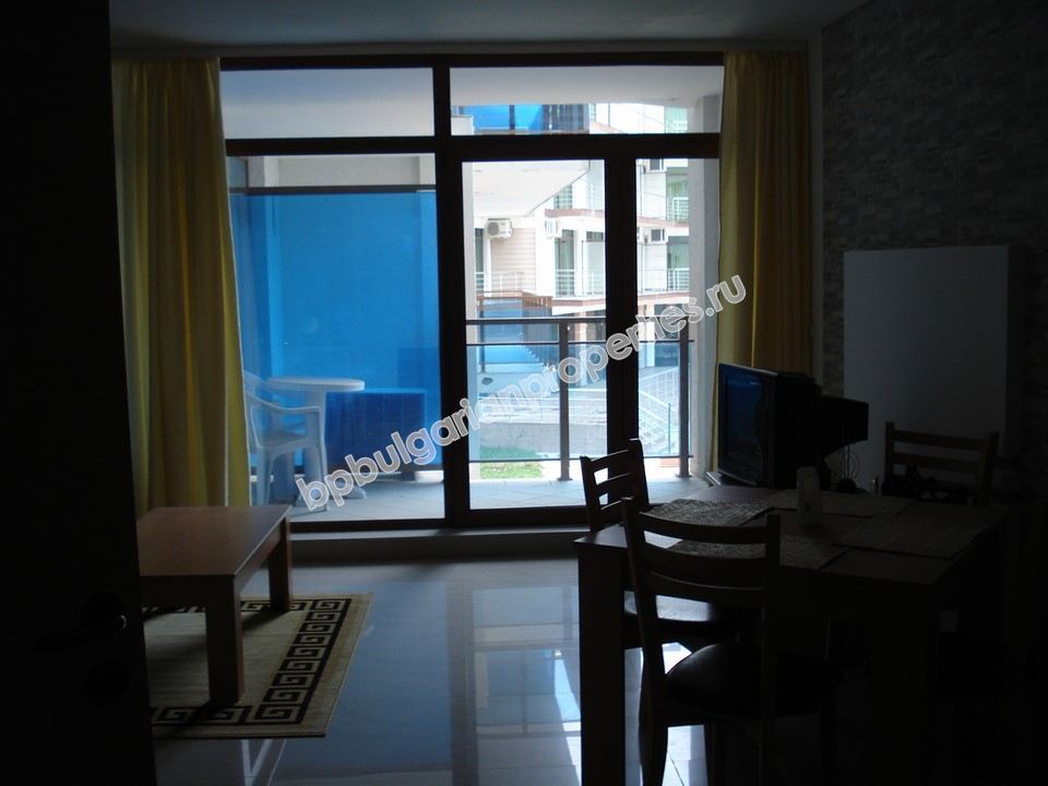 Двухкомнатная квартира с одной спальней в центре курорта Солнечный берег