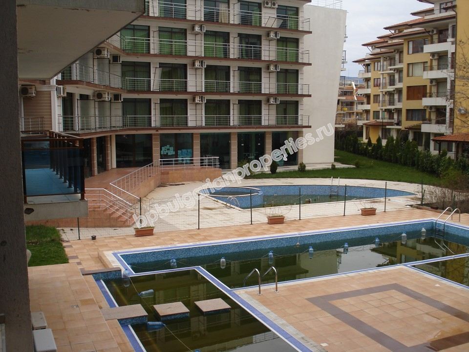 Двухкомнатная квартира с одной спальней в центре курорта Солнечный берег