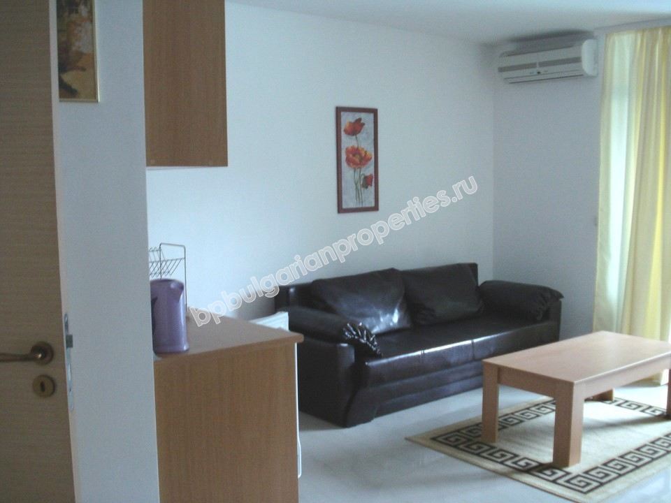 Двухкомнатная квартира с одной спальней в центре курорта Солнечный берег