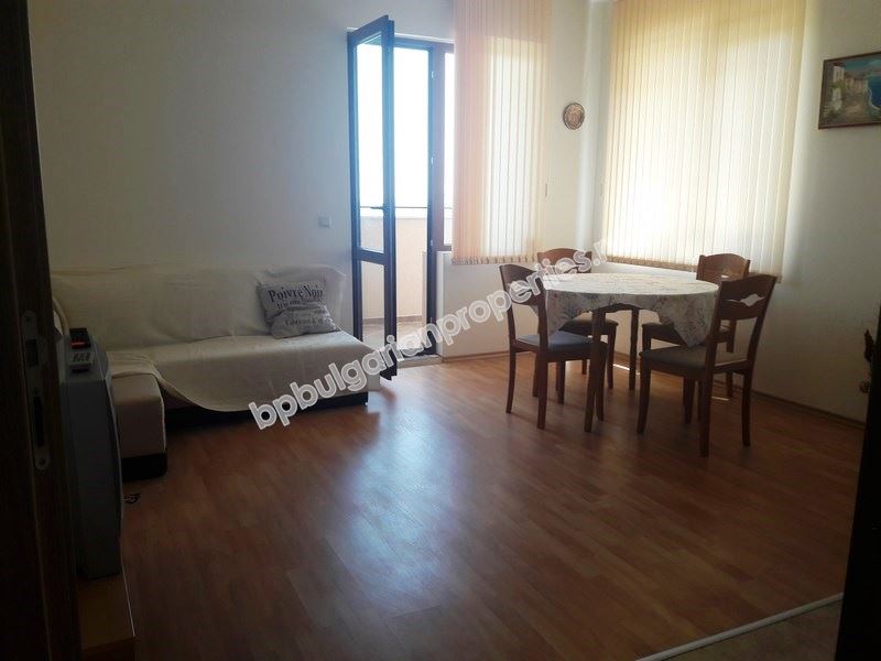 Большая меблированная квартира с видом на море для ПМЖ  в курорте Бяла