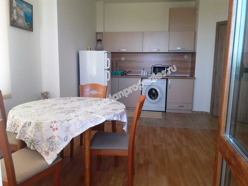 Большая меблированная квартира с видом на море для ПМЖ  в курорте Бяла