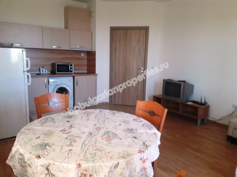 Большая меблированная квартира с видом на море для ПМЖ  в курорте Бяла