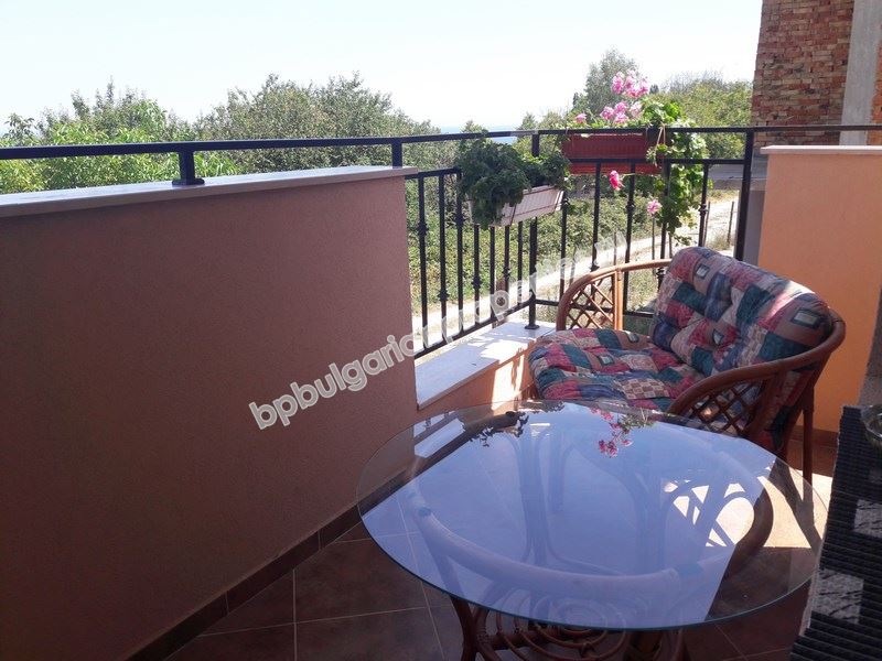 Большая меблированная квартира с видом на море для ПМЖ  в курорте Бяла