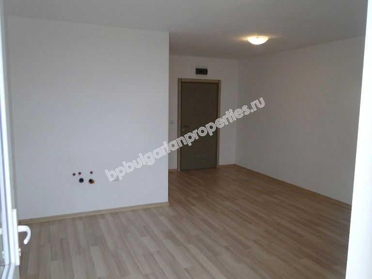 Новая однокомнатная квартира-студия на продажу близко к пляжу в курорте Бяла