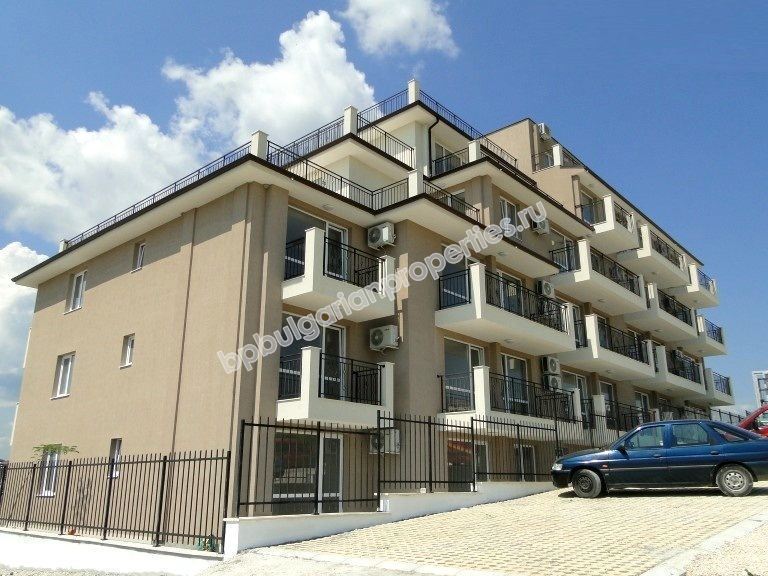 Новая однокомнатная квартира-студия на продажу близко к пляжу в курорте Бяла