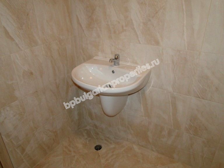 Новая однокомнатная квартира-студия на продажу близко к пляжу в курорте Бяла