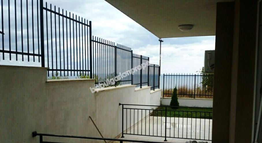 Новая однокомнатная квартира-студия на продажу близко к пляжу в курорте Бяла