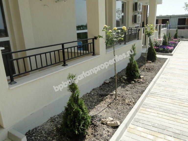 Новая однокомнатная квартира-студия на продажу близко к пляжу в курорте Бяла