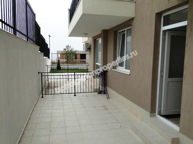 Новая однокомнатная квартира-студия на продажу близко к пляжу в курорте Бяла