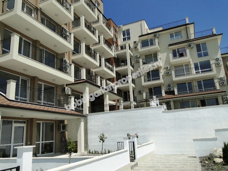 Новая однокомнатная квартира-студия на продажу близко к пляжу в курорте Бяла