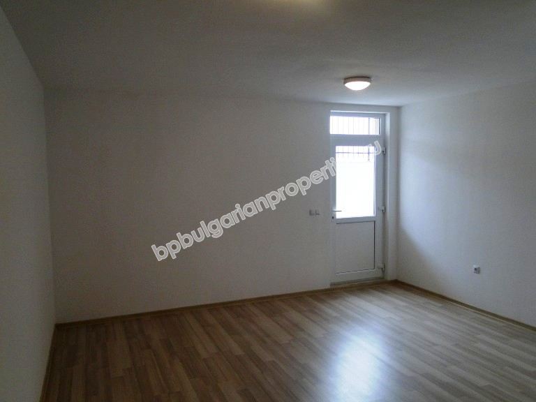 Новая однокомнатная квартира-студия на продажу близко к пляжу в курорте Бяла