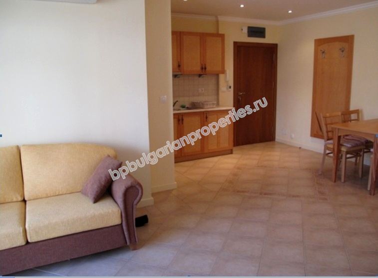 Меблированная двухкомнатная квартира на продажу в городе Созополь