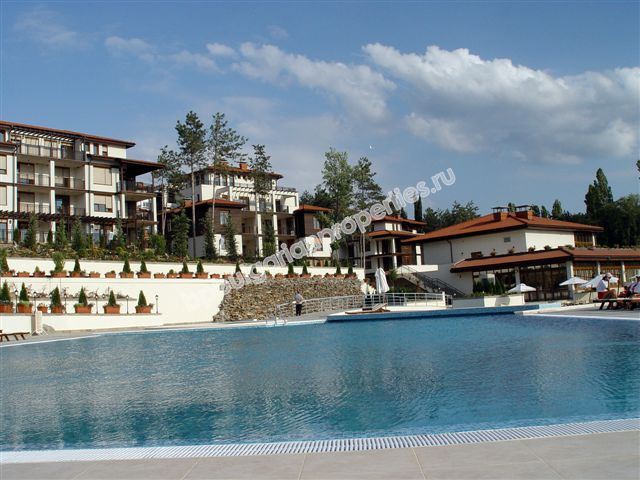 Меблированная двухкомнатная квартира на продажу в городе Созополь