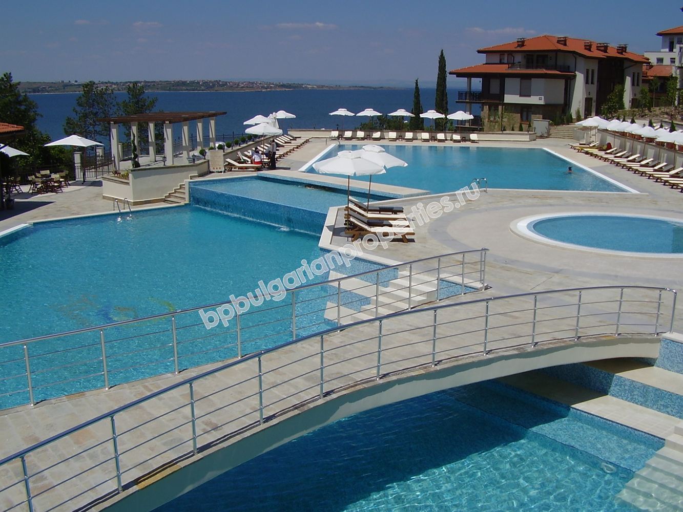 Меблированная двухкомнатная квартира на продажу в городе Созополь