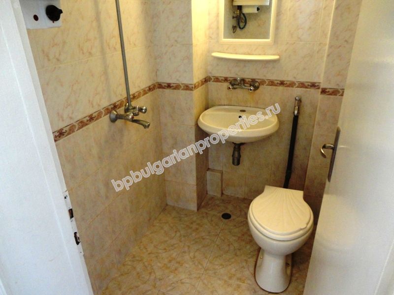 Меблированная двухкомнатная квартира с видом на море в центре города Несебр