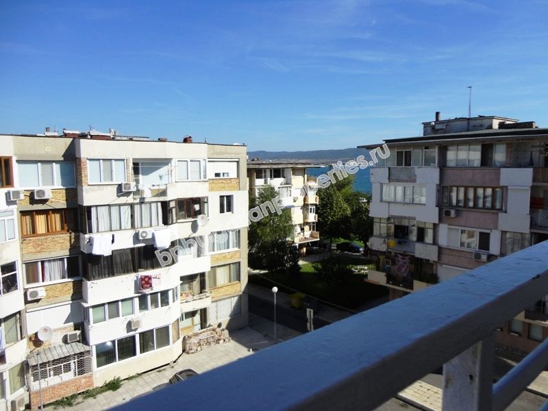 Меблированная двухкомнатная квартира с видом на море в центре города Несебр