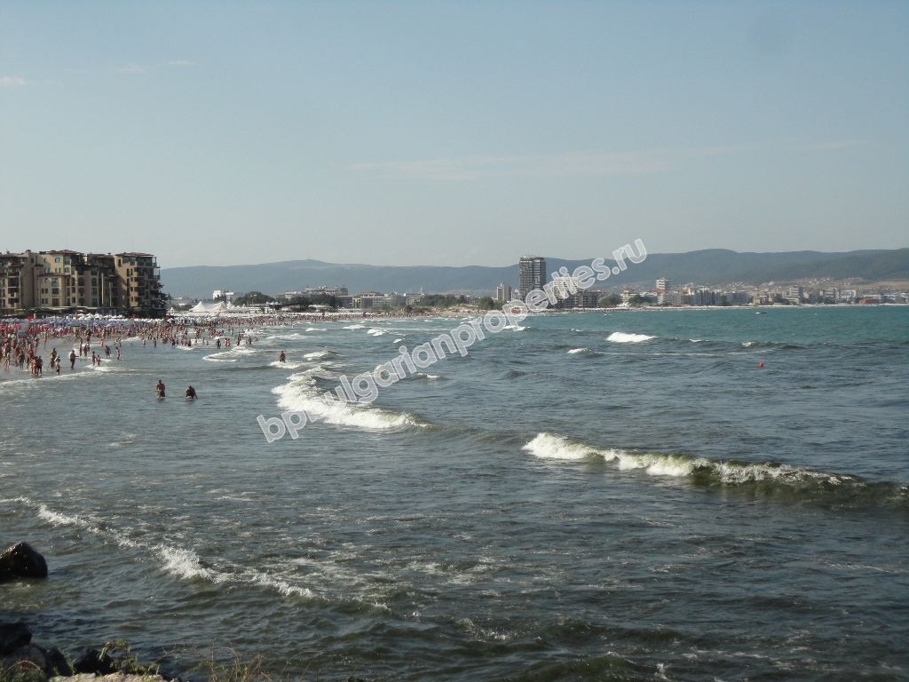 Меблированная двухкомнатная квартира с видом на море в центре города Несебр