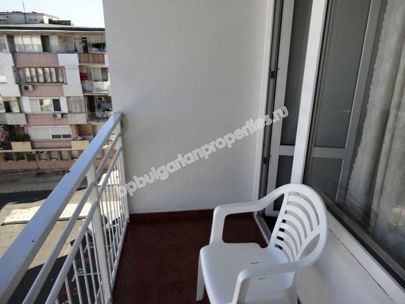 Меблированная двухкомнатная квартира с видом на море в центре города Несебр