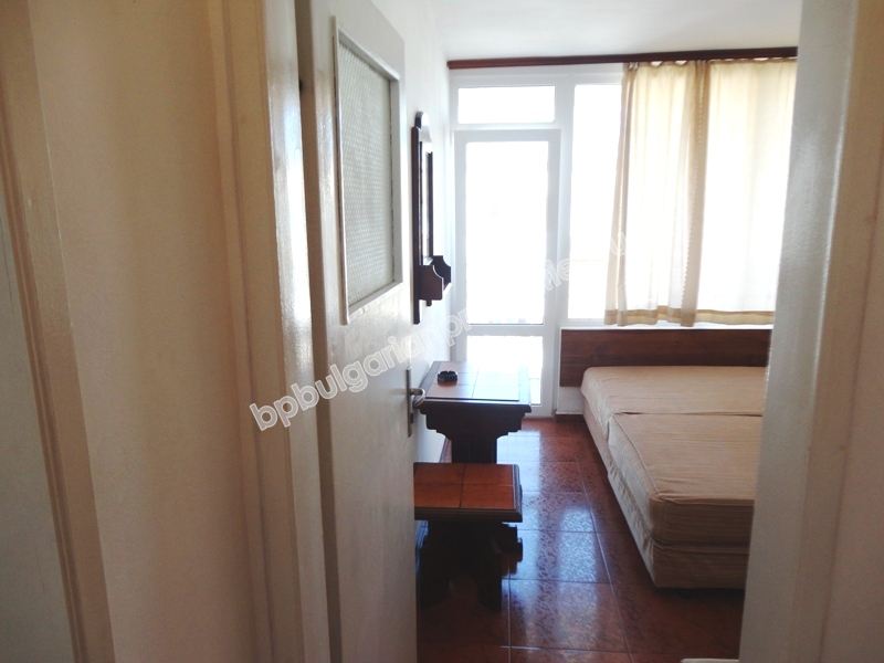 Меблированная двухкомнатная квартира с видом на море в центре города Несебр