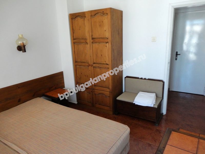 Меблированная двухкомнатная квартира с видом на море в центре города Несебр