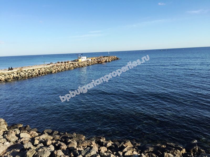 5-спальная меблированная квартира на продажу на второй линии от моря в курорте Равда