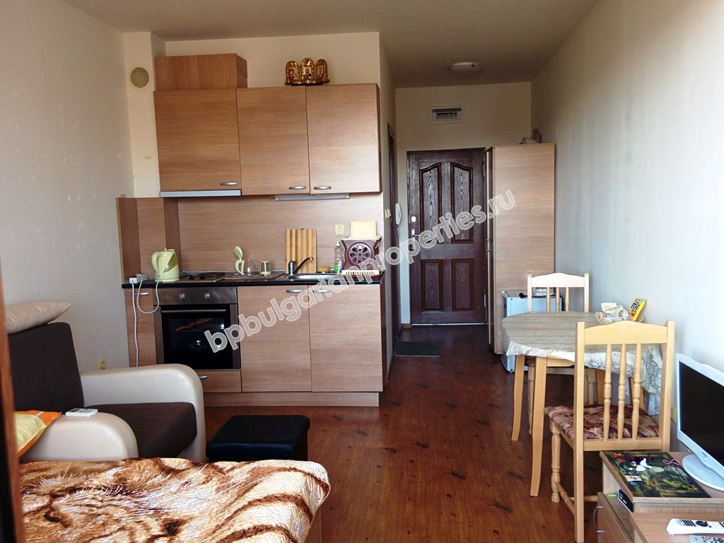 Однокомнатная меблираванная квартира-студия близко к морю на продажу в курорте Святой Влас Однокомнатная меблираванная квартира-студия близко к морю на продажу в курорте Святой Влас