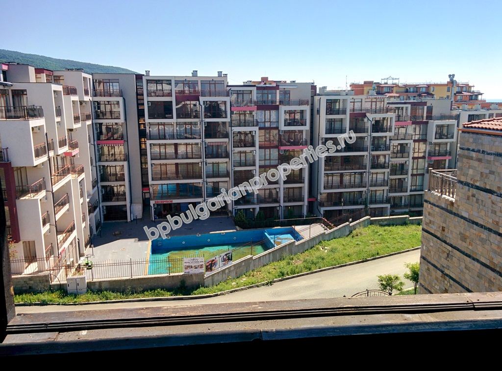 Однокомнатная меблираванная квартира-студия близко к морю на продажу в курорте Святой Влас Однокомнатная меблираванная квартира-студия близко к морю на продажу в курорте Святой Влас