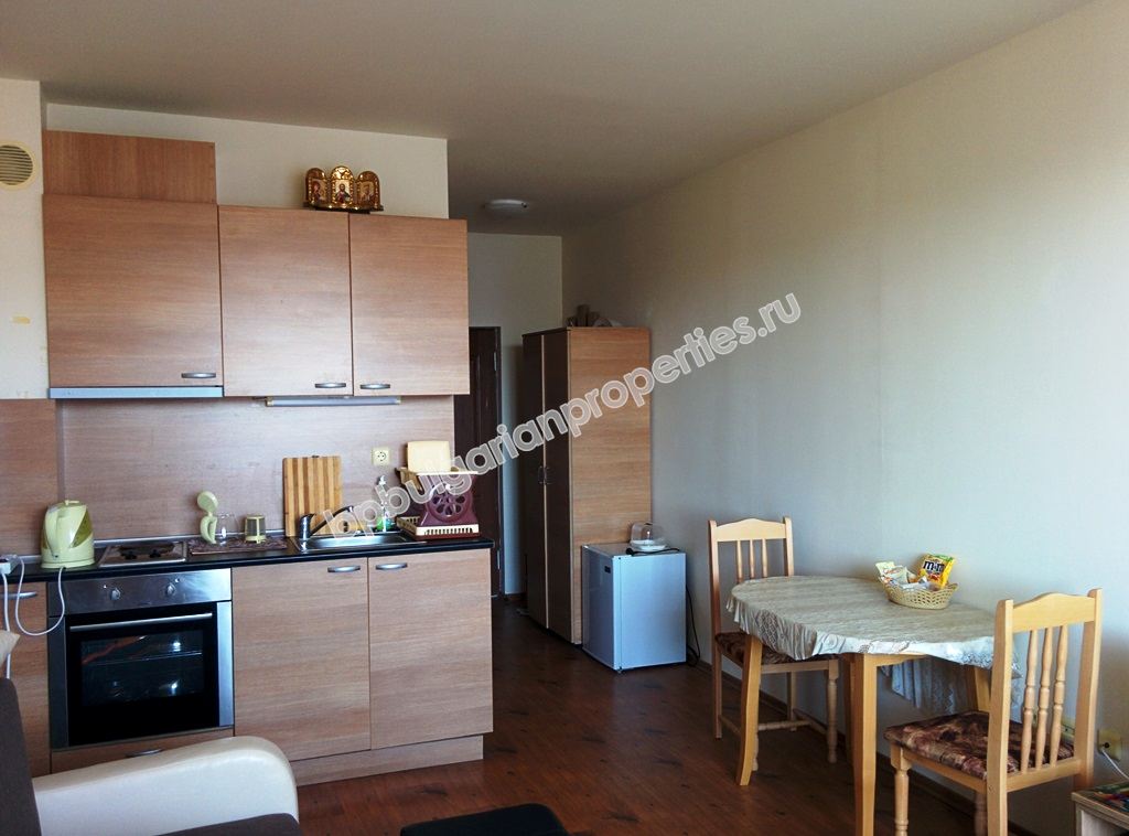 Однокомнатная меблираванная квартира-студия близко к морю на продажу в курорте Святой Влас Однокомнатная меблираванная квартира-студия близко к морю на продажу в курорте Святой Влас