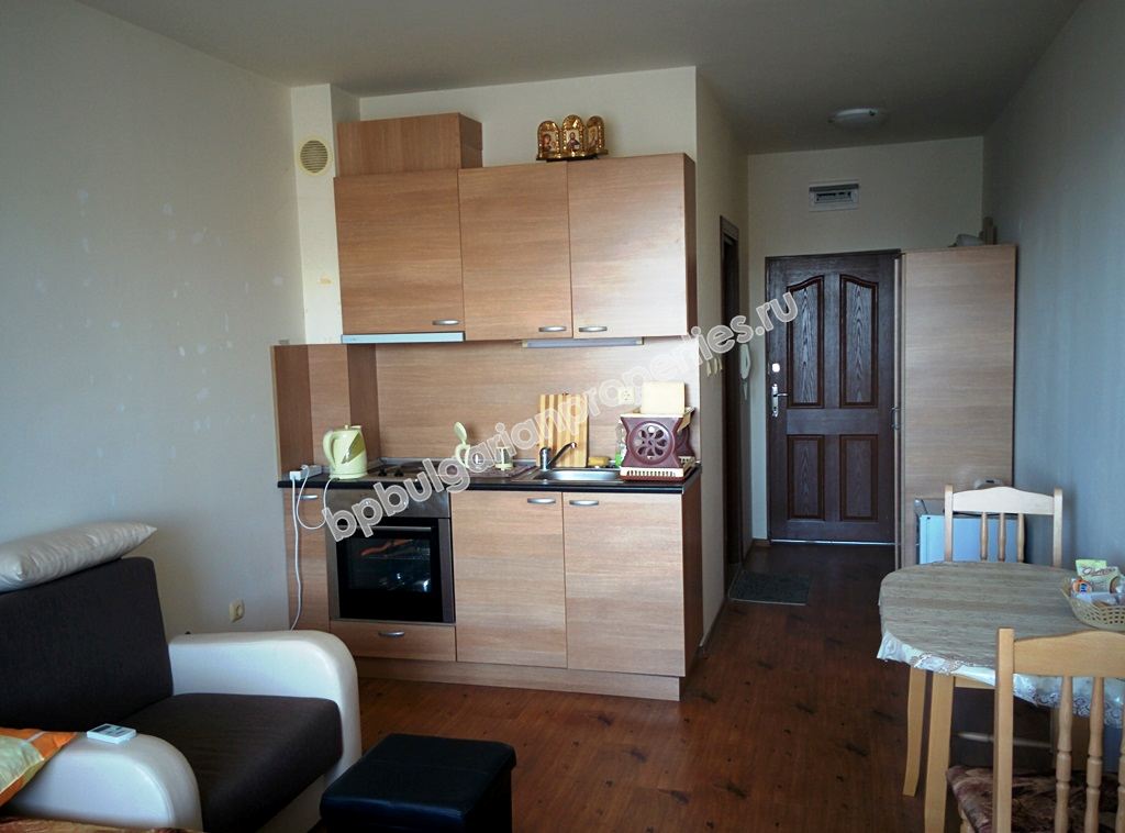 Однокомнатная меблираванная квартира-студия близко к морю на продажу в курорте Святой Влас Однокомнатная меблираванная квартира-студия близко к морю на продажу в курорте Святой Влас