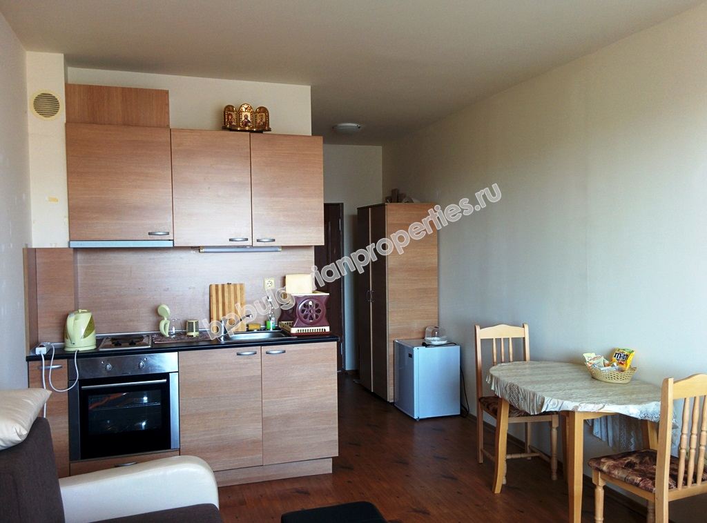 Однокомнатная меблираванная квартира-студия близко к морю на продажу в курорте Святой Влас Однокомнатная меблираванная квартира-студия близко к морю на продажу в курорте Святой Влас