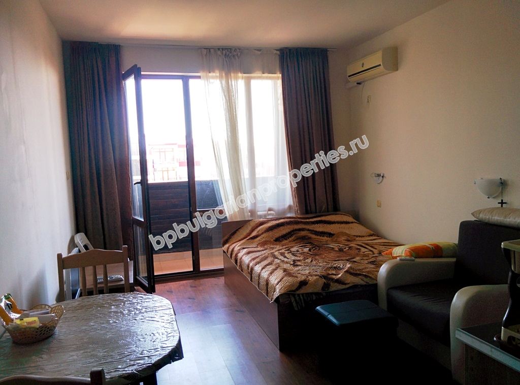 Однокомнатная меблираванная квартира-студия близко к морю на продажу в курорте Святой Влас Однокомнатная меблираванная квартира-студия близко к морю на продажу в курорте Святой Влас