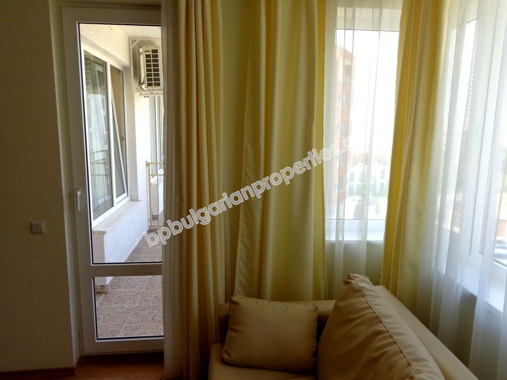 Двухкомнатная меблированная квартира на продажу близко к морю в курорте Святой Влас