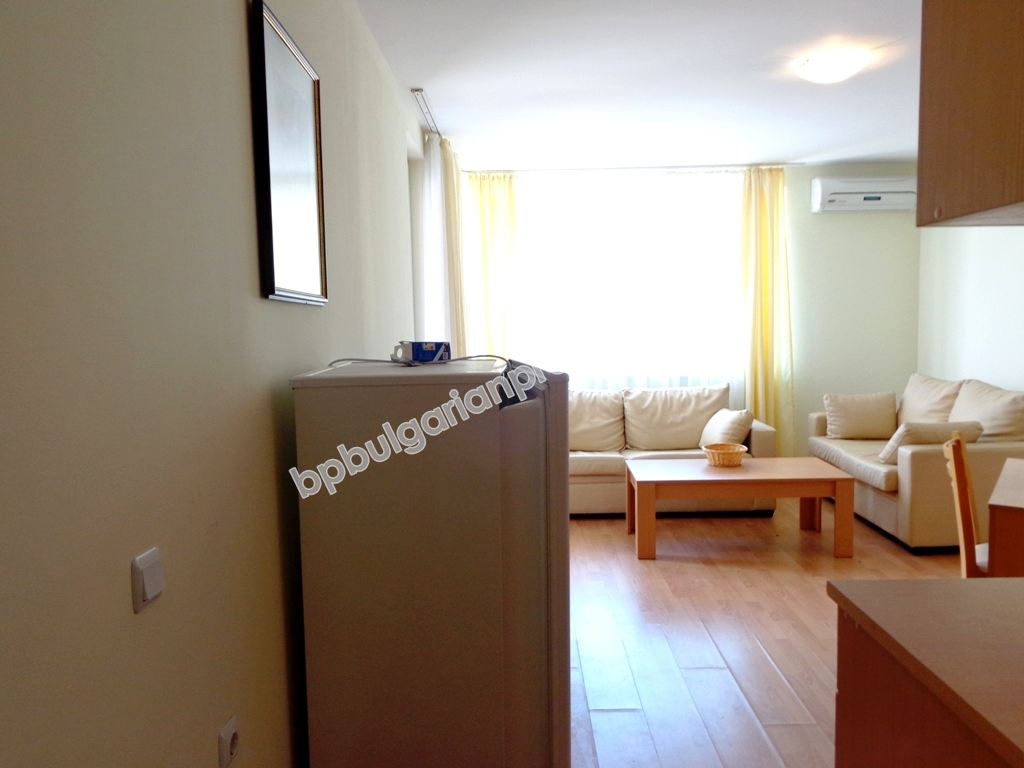 Двухкомнатная меблированная квартира на продажу близко к морю в курорте Святой Влас