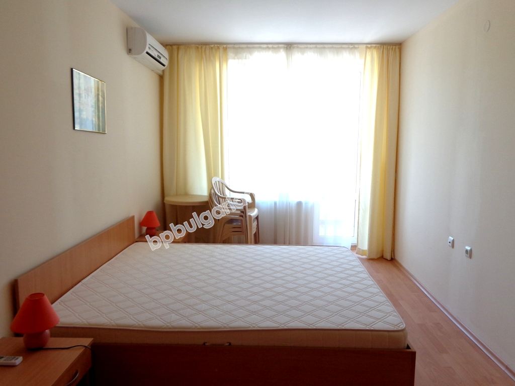 Двухкомнатная меблированная квартира на продажу близко к морю в курорте Святой Влас