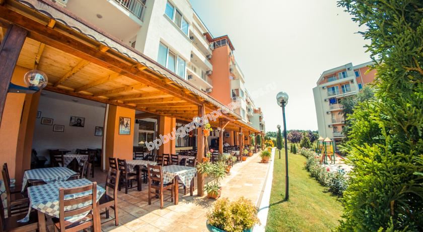 Двухкомнатная меблированная квартира на продажу близко к морю в курорте Святой Влас